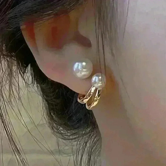 Faux Pearl Design Stud Earrings - Picture 1 of 4
